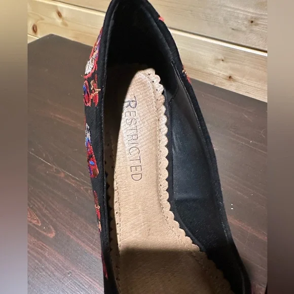 Restricted block heel pumps size 6 - Picture 6 of 7